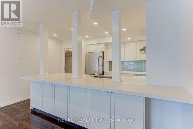 Building Photo - 70-270 Douro St
