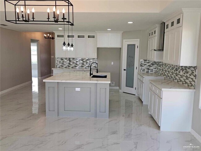 Building Photo - 5928 N Gira Del Sol