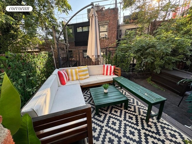 Foto del edificio - 226 W 13th St