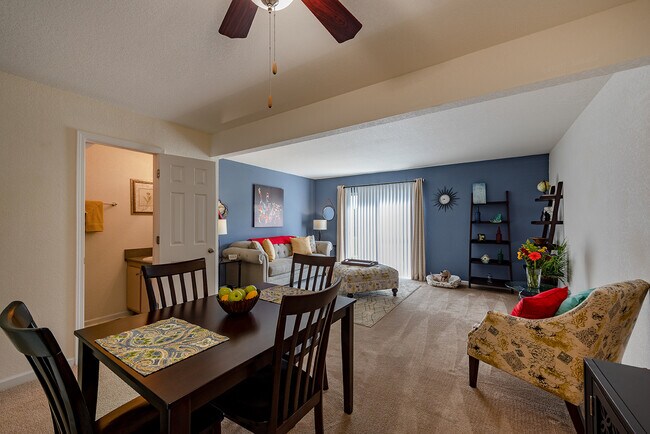 Foto del edificio - Devon Pointe Apartments and Townhomes