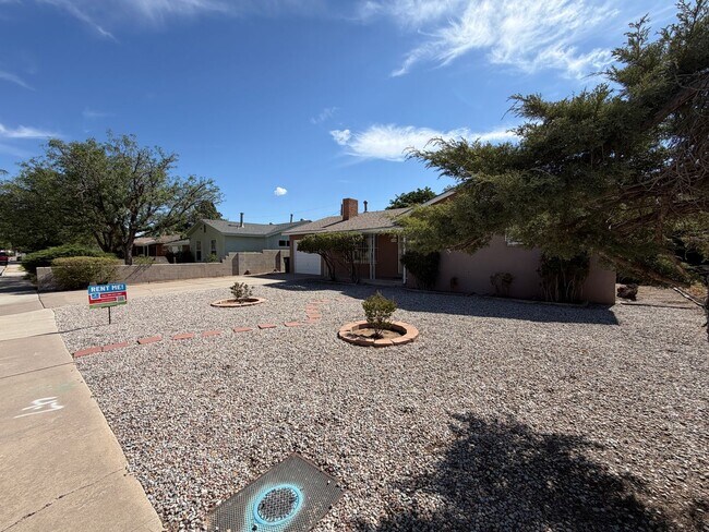 Building Photo - 2838 La Veta Dr