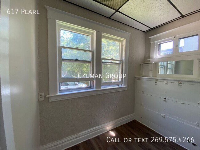 Building Photo - 617 Pearl-