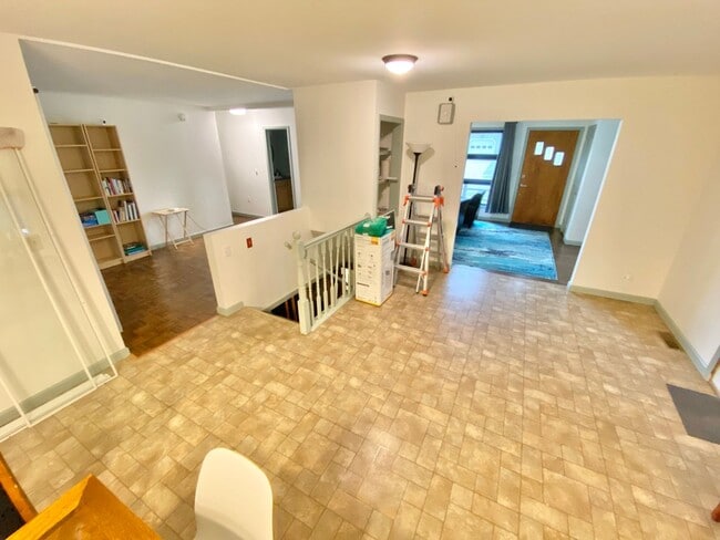 Building Photo - 2 Bedroom Home in Burlington VT Available ...