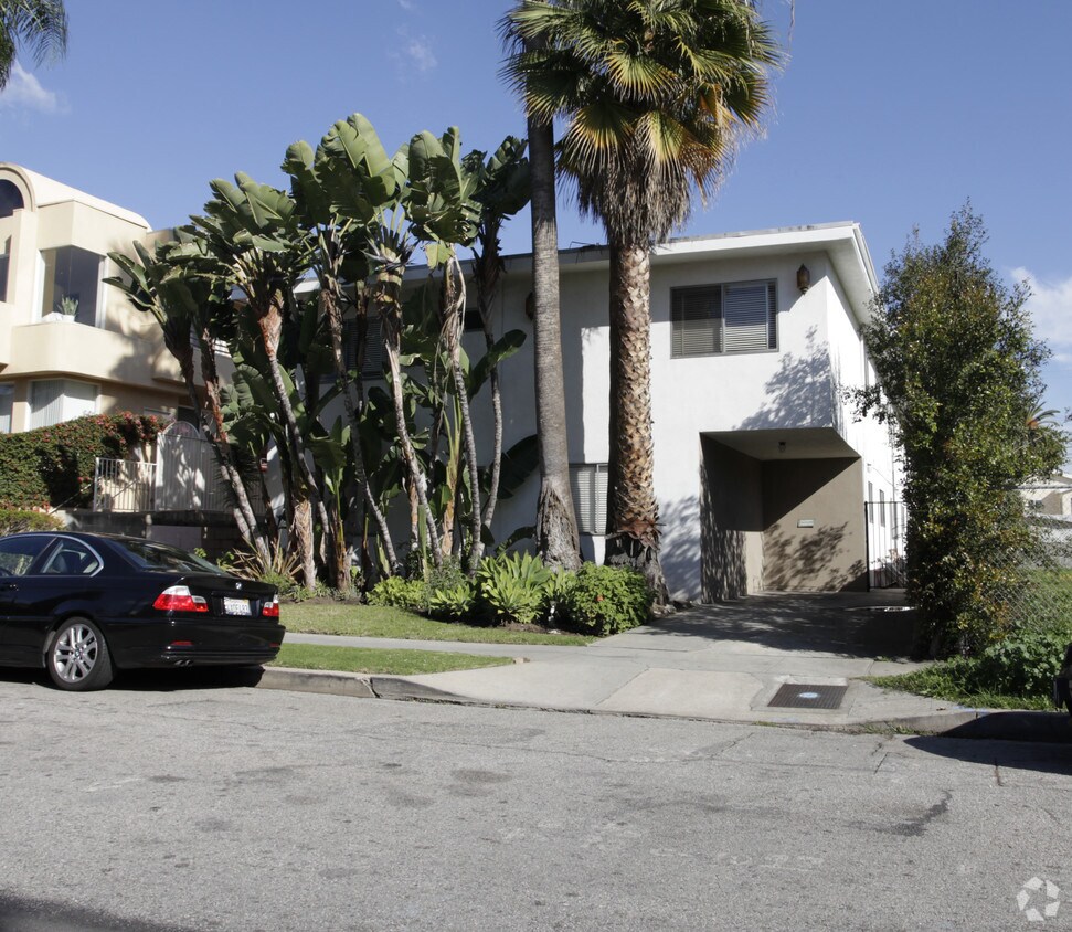 Building Photo - 748 N Hudson Ave