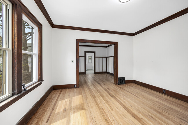 Living Room - 1961 Prospect Ave SE