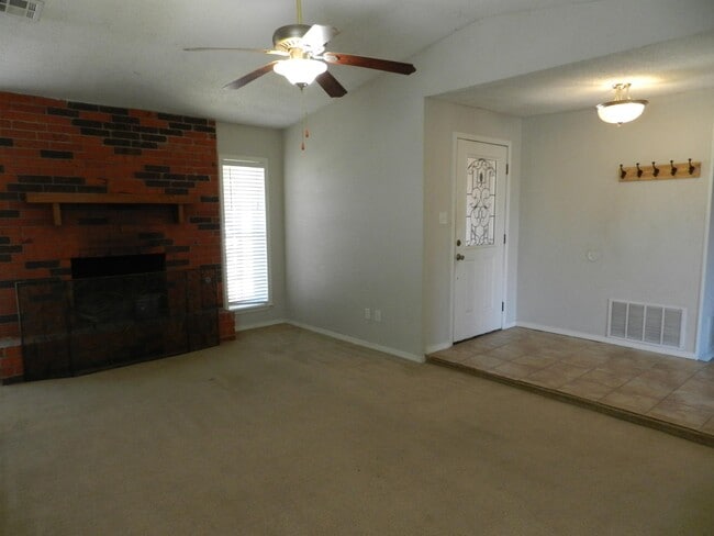 Building Photo - 2615 NW Locksley Ln