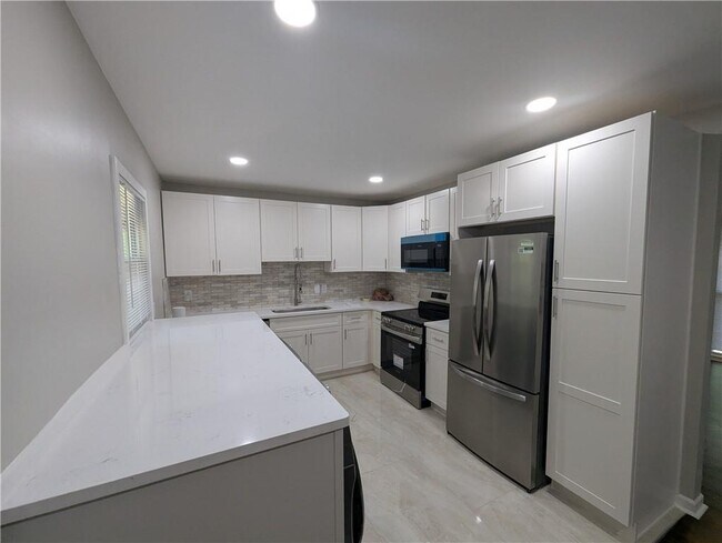 Foto del edificio - 4308 Sheppard Dr