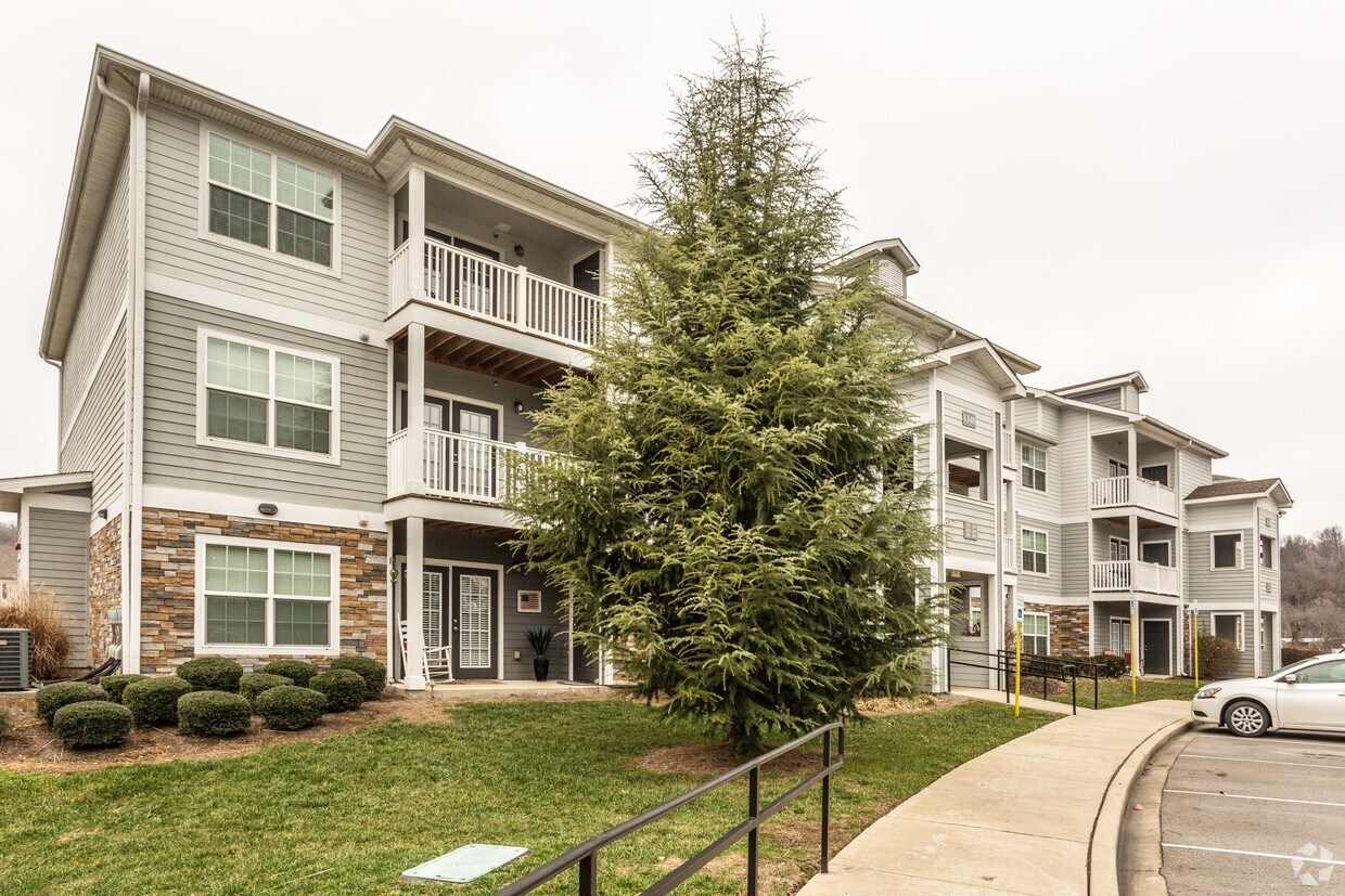 Vantage Pointe at Marrowbone Heights Apartments Ashland City, TN