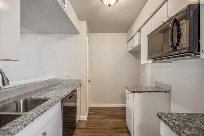 Foto del edificio - 7807 Fuqua St