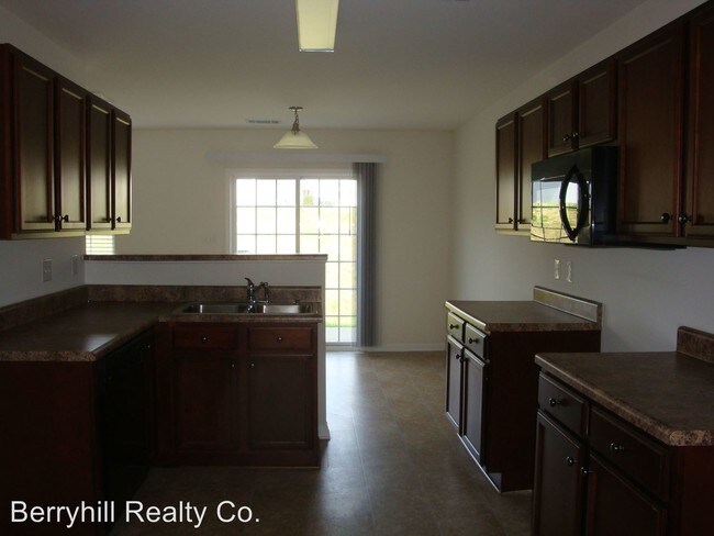 Building Photo - 4 br, 2.5 bath House - 6232 Leslie Dr