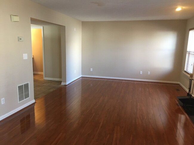 Building Photo - 3 br, 2.5 bath House - 4818 Middlesex Drive