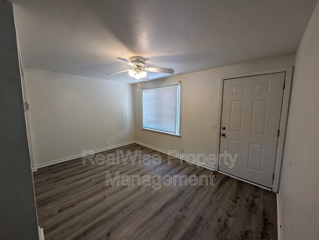 Foto del edificio - 203 NW Pine St