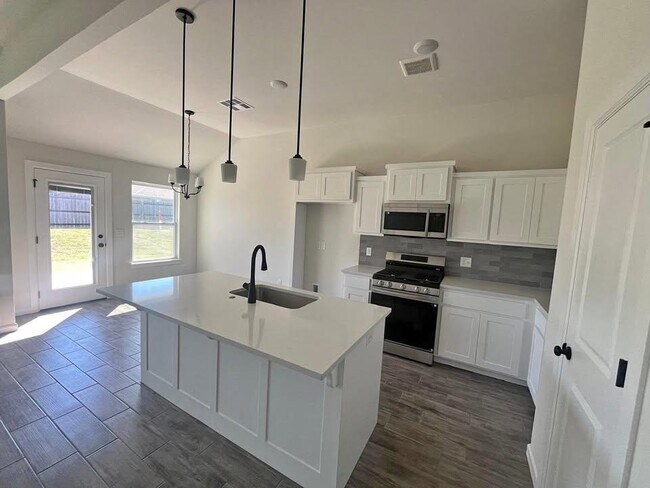 Foto del edificio - 18220 Austin Ct