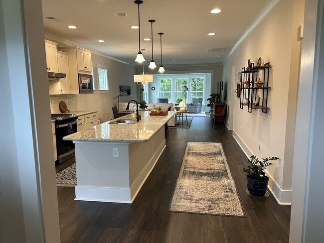 Building Photo - 732 Craddock Dr