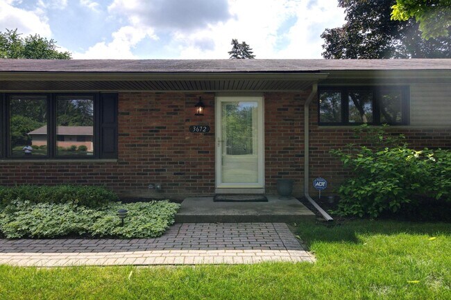 Building Photo - 3672 Middlebury Ln