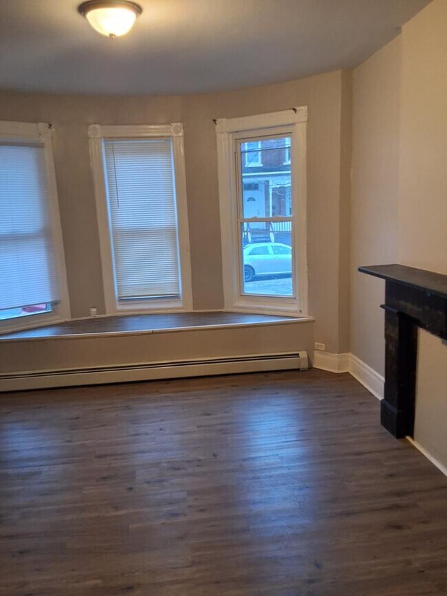 Foto del edificio - 84 Carson Ave