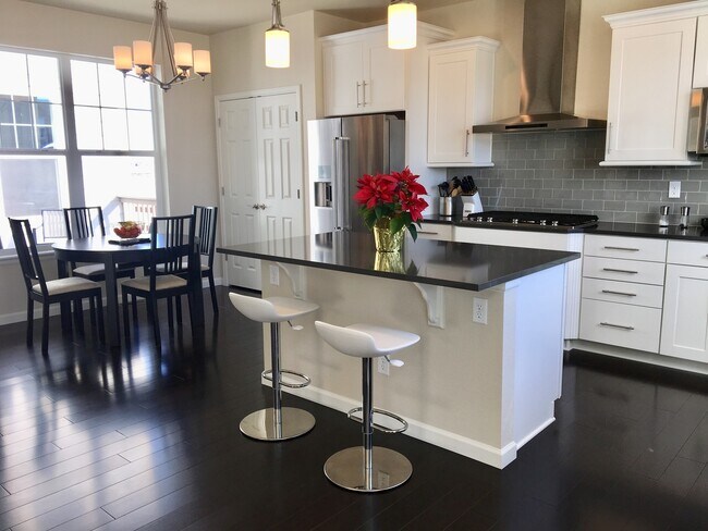 Foto del edificio - Custom Built Richmond Home for Lease in Fort Collins!