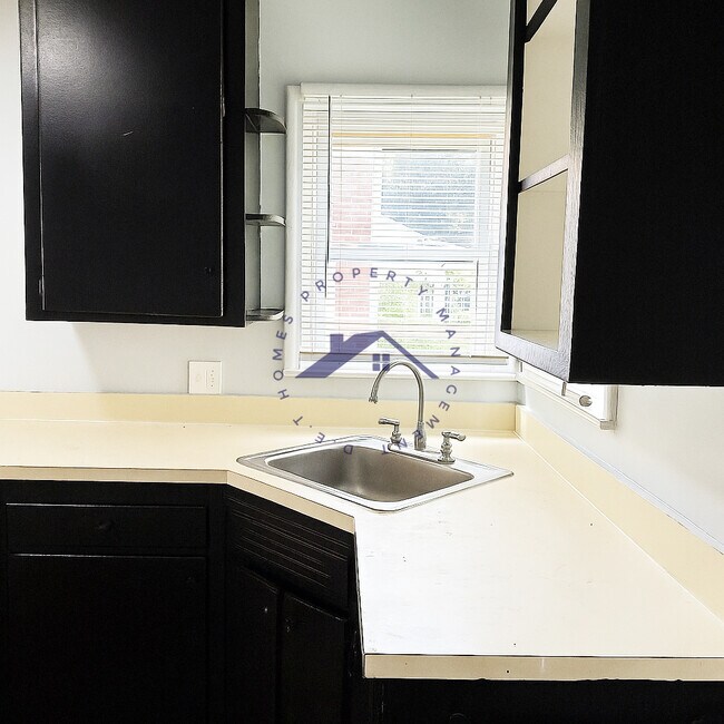 Foto del edificio - 11783 Riverdale