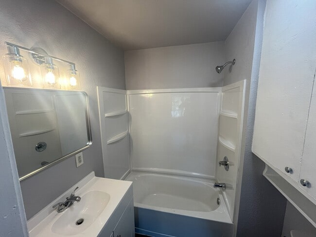 Building Photo - 1711 Halsell St