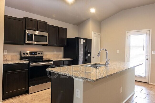 Foto del edificio - 13305 Vernon Ave