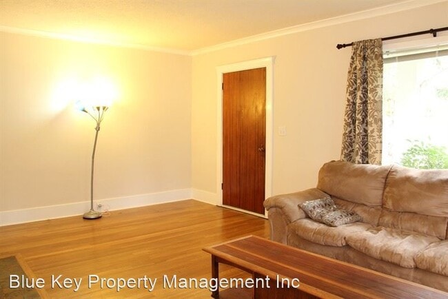 Building Photo - 4 br, 3 bath House - 5670 SW Lombard Ave