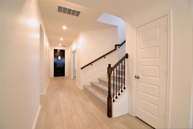 Building Photo - 4535 Avellino Dr