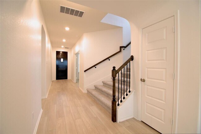 Foto del edificio - 4535 Avellino Dr