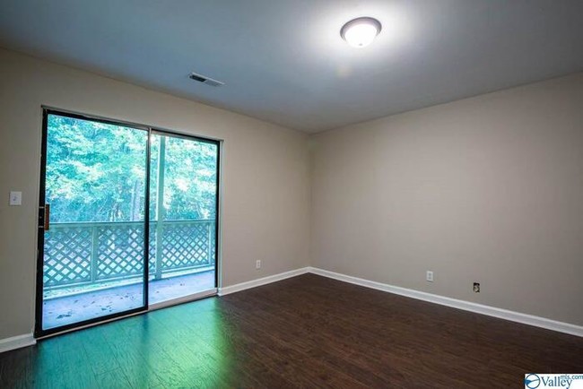 Foto del edificio - 4988-4987 7 Pine Cir
