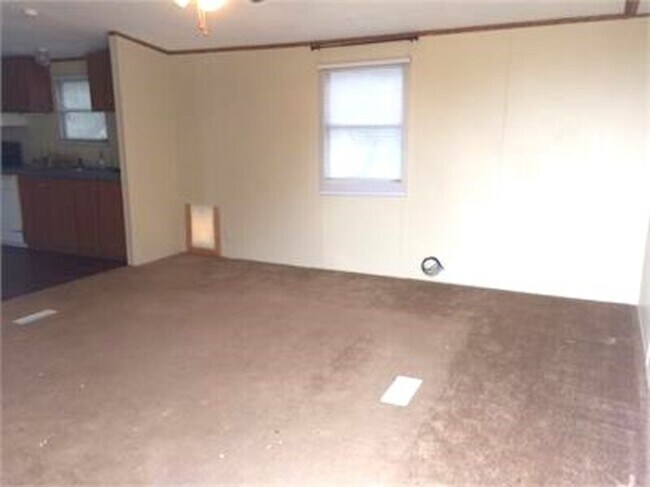 Building Photo - 136 Draper Dr