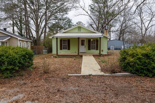 Building Photo - 2 Bedroom Charmer in heart of Columbiana