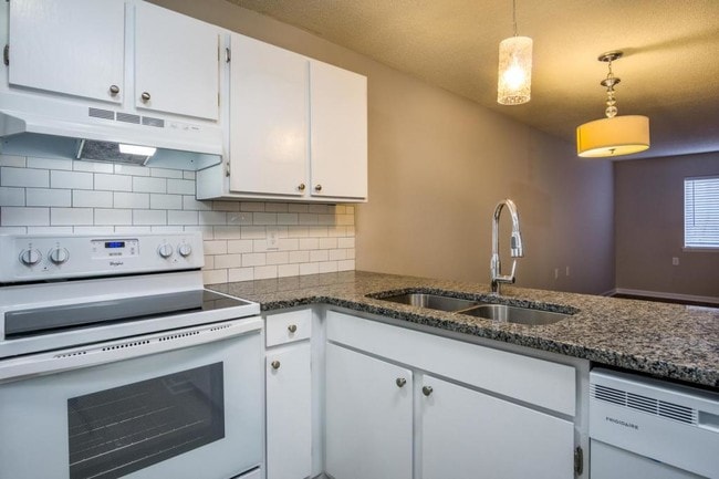Building Photo - 1586 Eagles Place K101