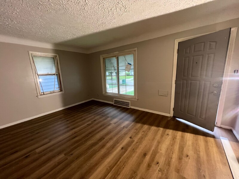 Foto del edificio - 17306 Maple Heights Blvd