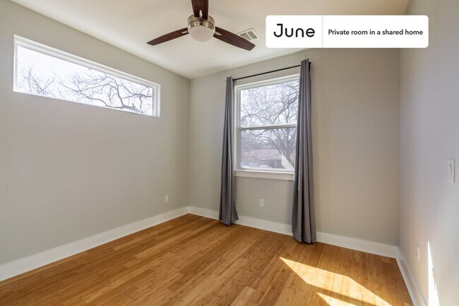 Foto del edificio - Private bedroom in 2 bed/2.5 bath Home