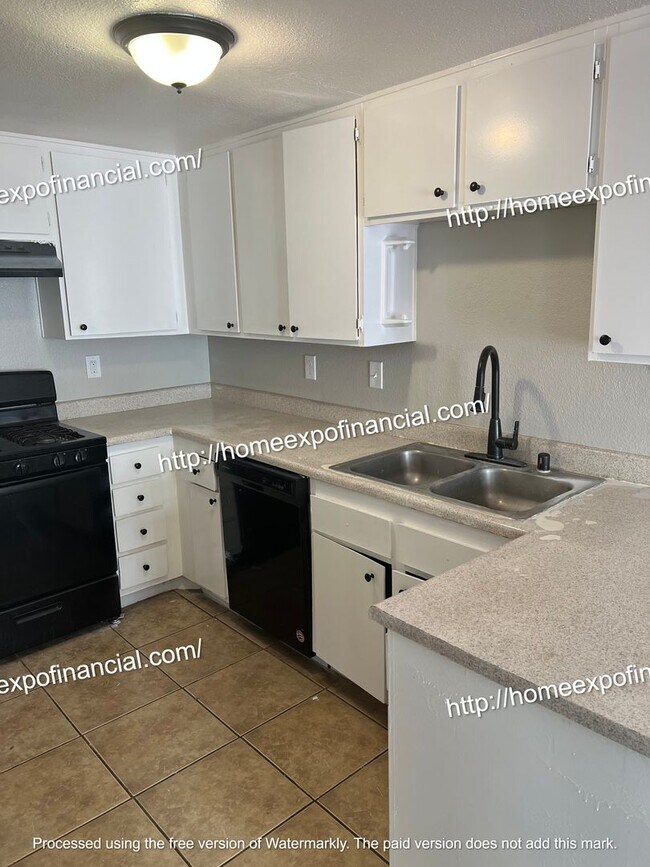 Foto del edificio - 8350 Spring Desert Pl