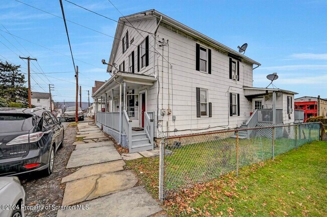 Building Photo - 108 Mill St