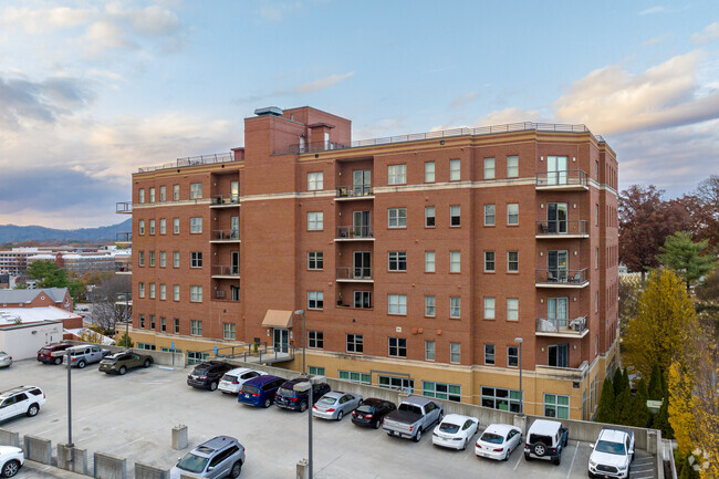 Building Photo - Emerson Overlook Condominium