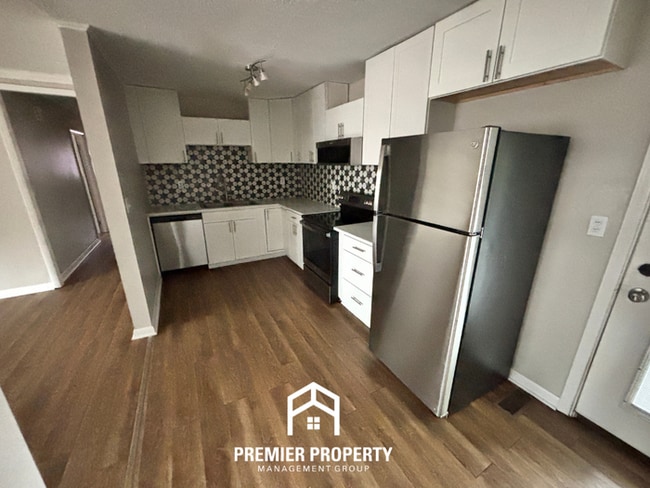 Foto del edificio - Charming 3BR/2BA Birmingham Home with Hardwood Floors & Covered Patio