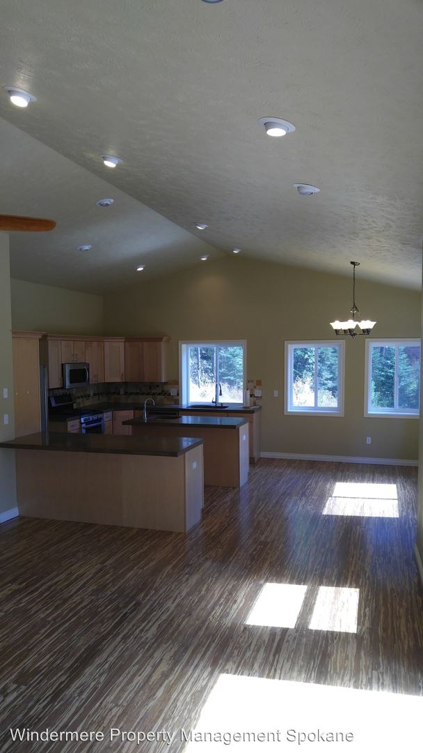 Building Photo - 26212 N Day Mount Spokane Rd