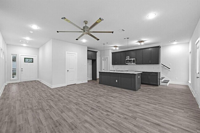 Building Photo - 4675 Bellfort Ave