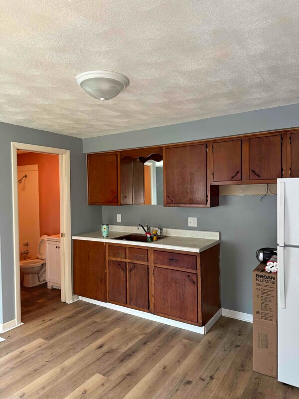 Building Photo - 2826 E Thomas Ave