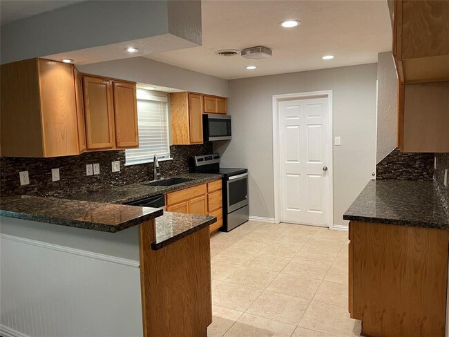Building Photo - 6919 S Oak Bend Dr