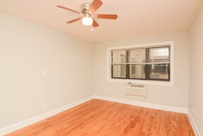 Building Photo - 448 W Barry Ave