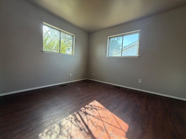 Foto del edificio - 2402 S Hickory Ave