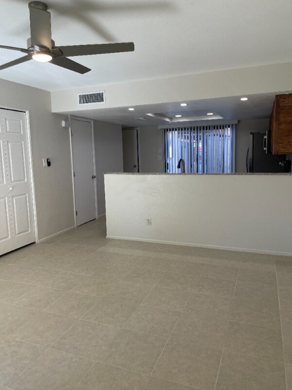 Foto del edificio - 2432 E Tracy Ln