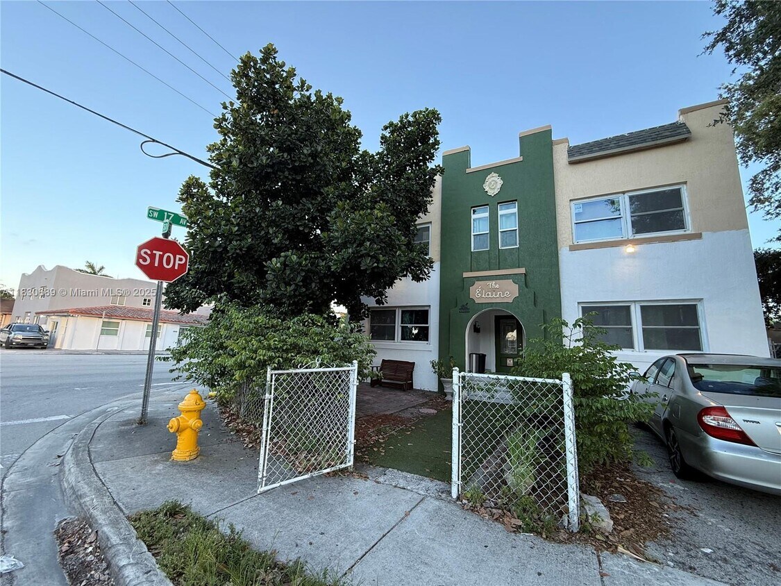 Primary Photo - 1700 SW 10th St