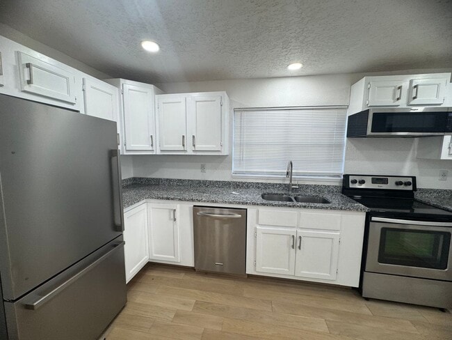 Building Photo - Mid-century modern perfection 3bd 2ba home!