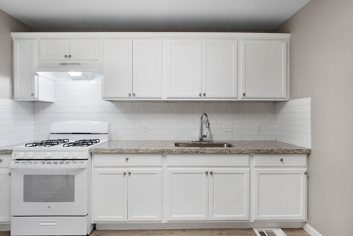 Primary Photo - Parkview Apartments