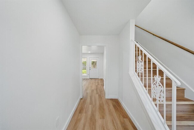 Building Photo - 9711 Derrik Dr