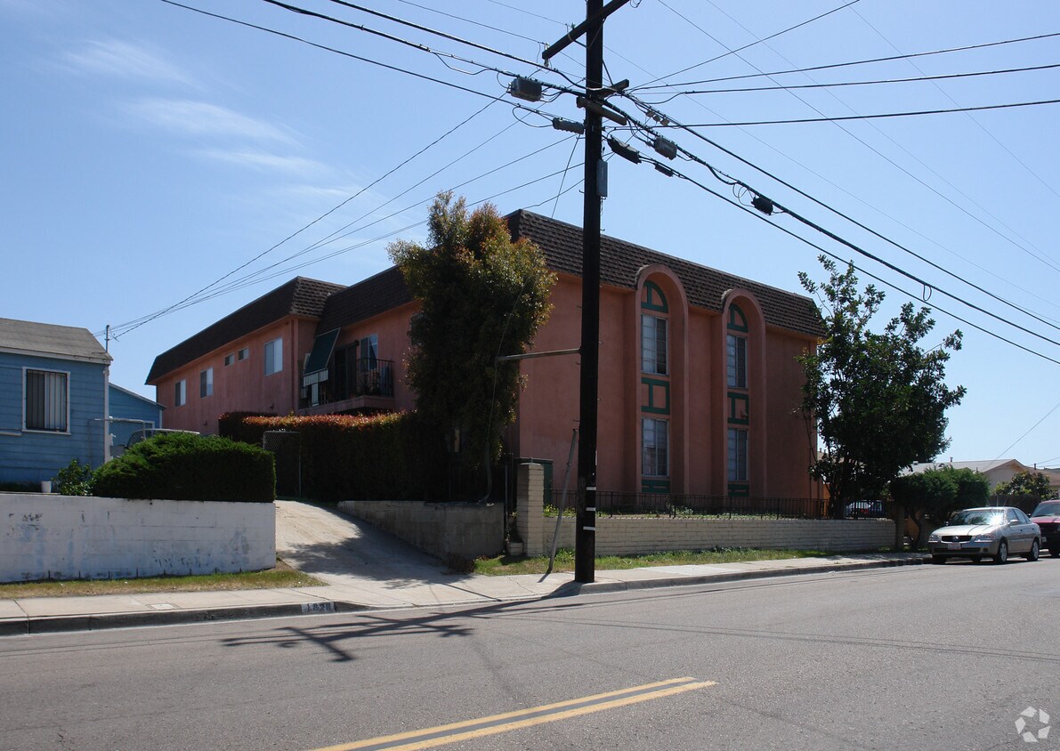 Building Photo - 1820 E 16th St