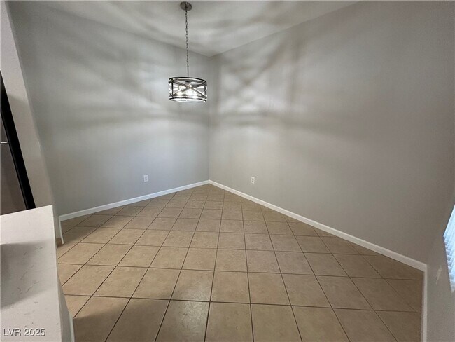 Foto del edificio - 6650 W Warm Springs Rd